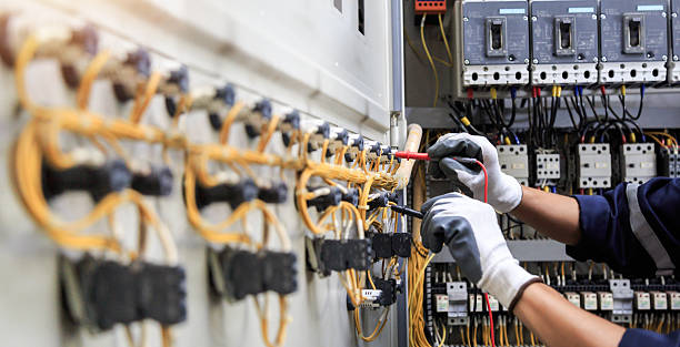 Professional Electrician technician working in Iola, KS